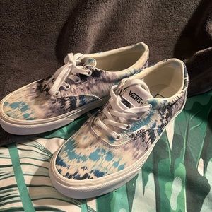 Vans Tye Dye Womens Shoes size 7. Almost Mint condition